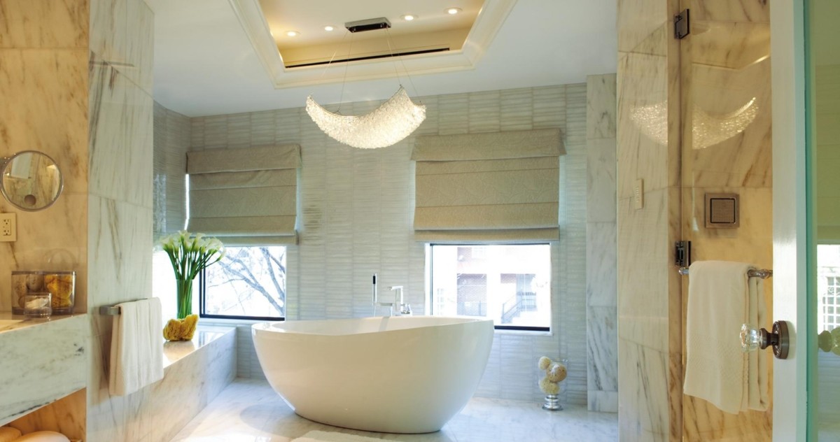 Из чего сделать потолок в ванной: плюсы и минусы разных материалов
