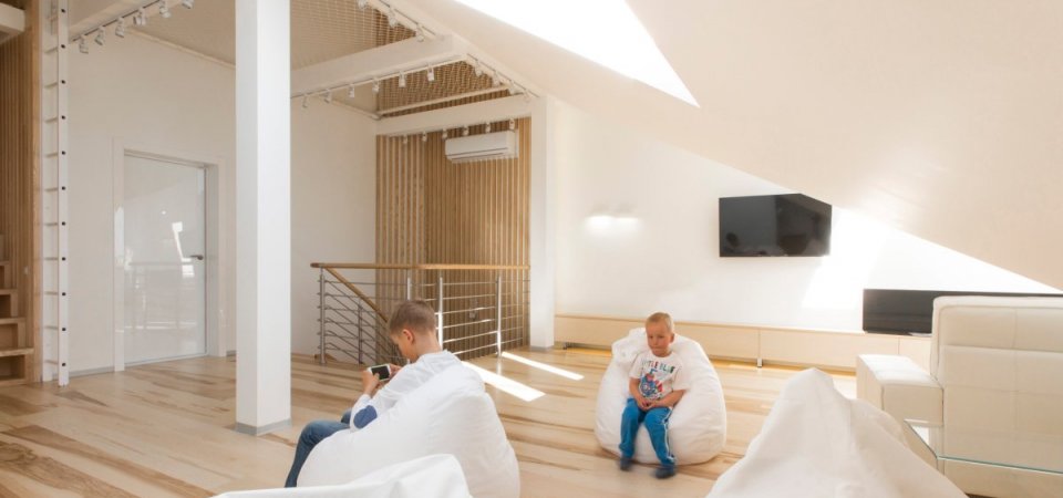 150 метров для московской семьи: идеальная двухуровневая квартира с мансардой