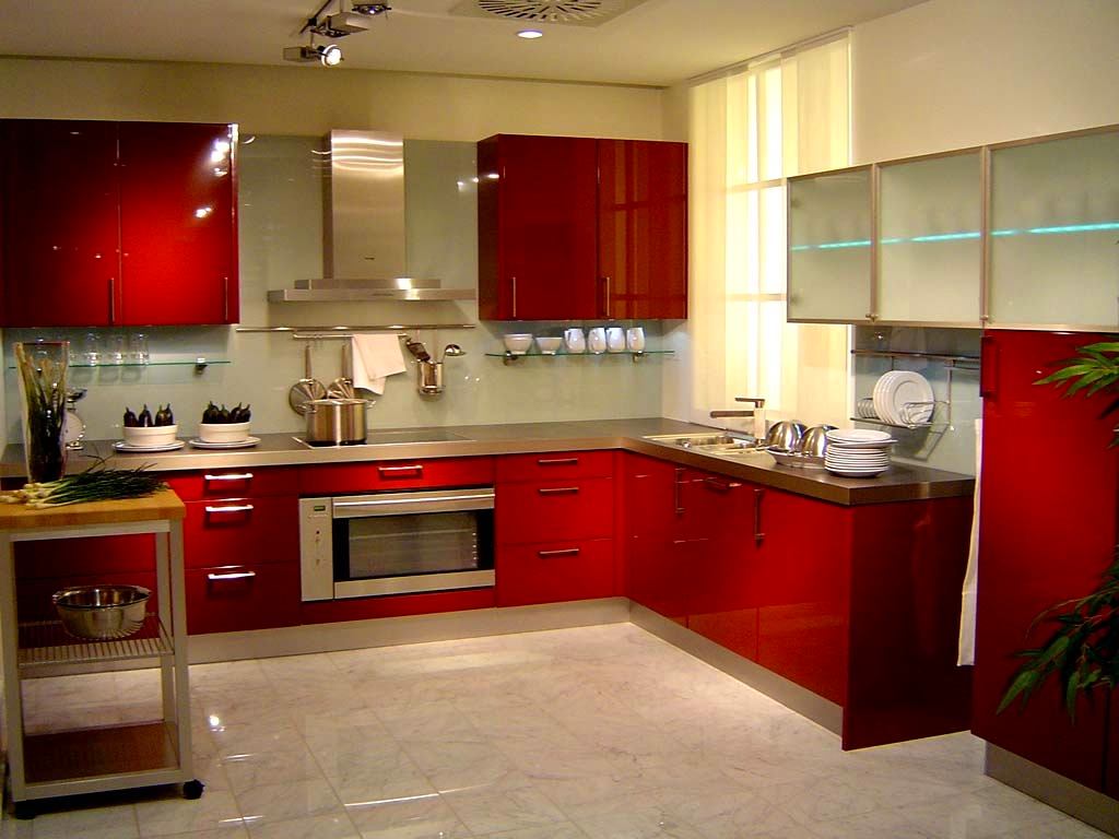 Красная кухня в интерьере: реальные фото и варианты дизайнов в красном цвете
