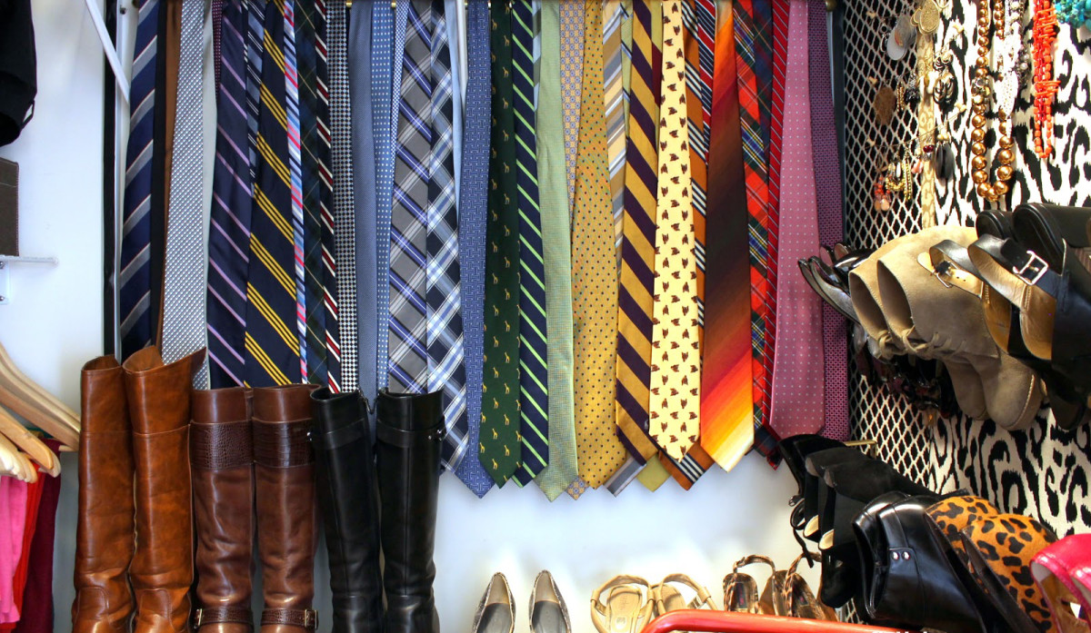 Как правильно хранить галстуки, ремни и шляпы