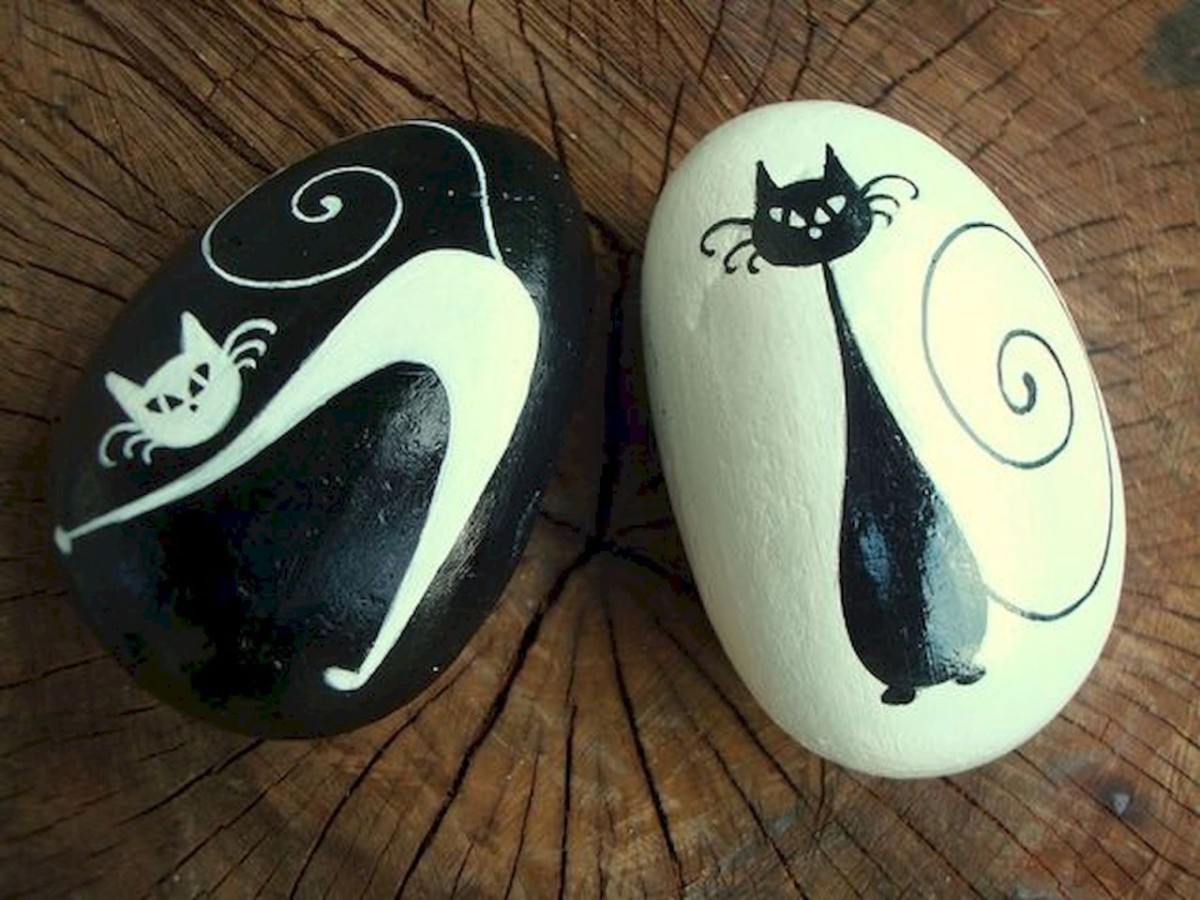 Декор своими руками: котики, нарисованные на морской гальке